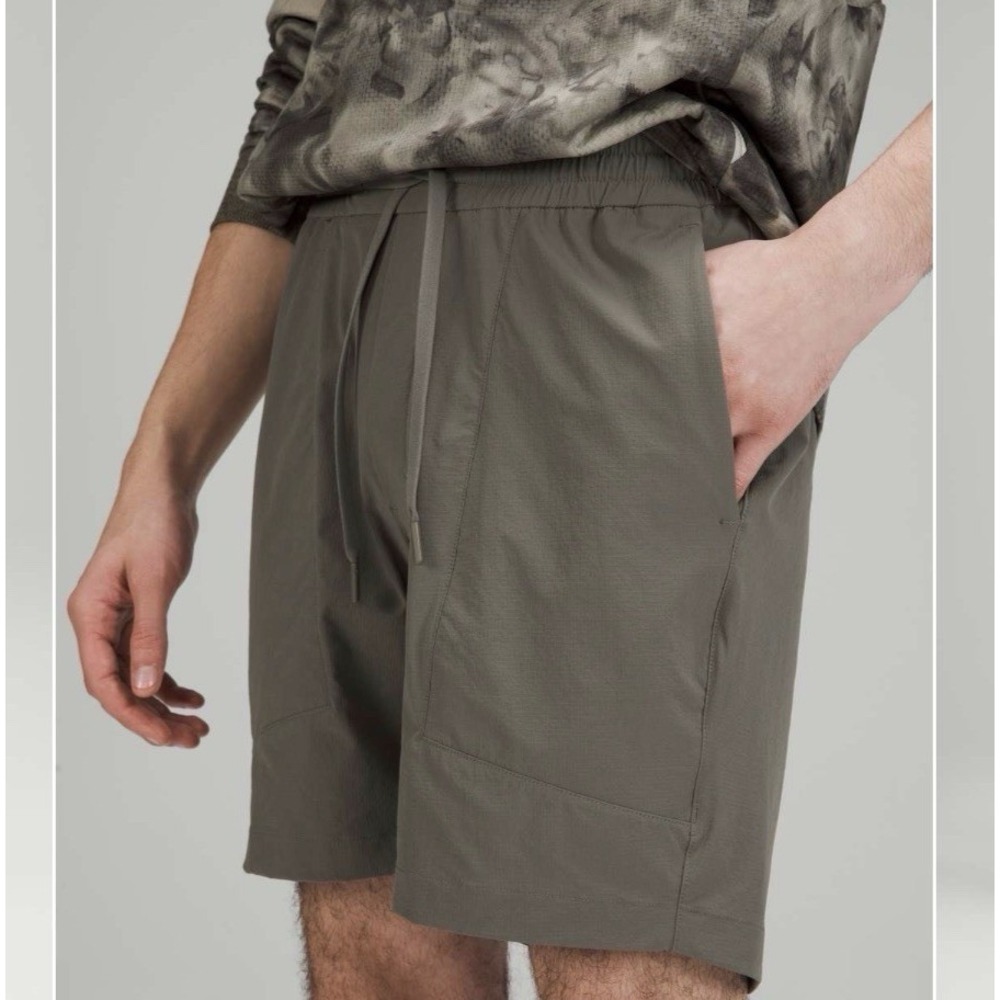 Lululemon Men's Bowline 8" Stretch Ripstop Shorts Gray Sage Active Sz M LM7B99S